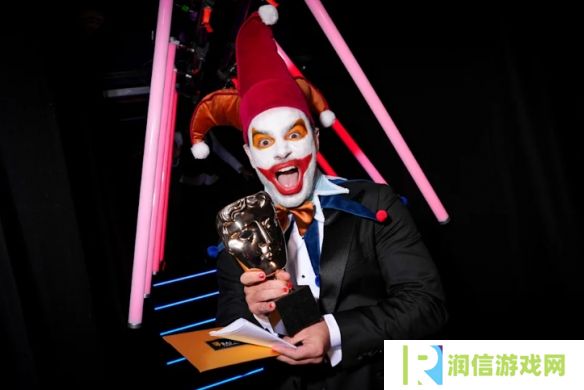 《小丑牌》颁奖竟找「小丑」登台?作者被曝现在超有钱